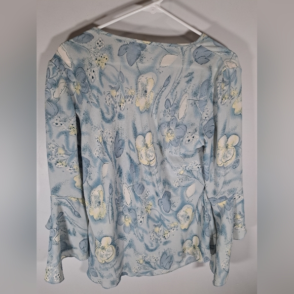 East West Vintage Baby Blue Floral Flowy Top Size Large Cross Front 3/4  Sleeve - Picture 7 of 10